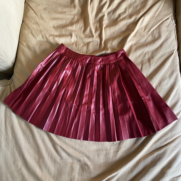 Chic Edge Burgundy Vegan Leather Pleated High-Rise Mini Skirt size M - Picture 9 of 10